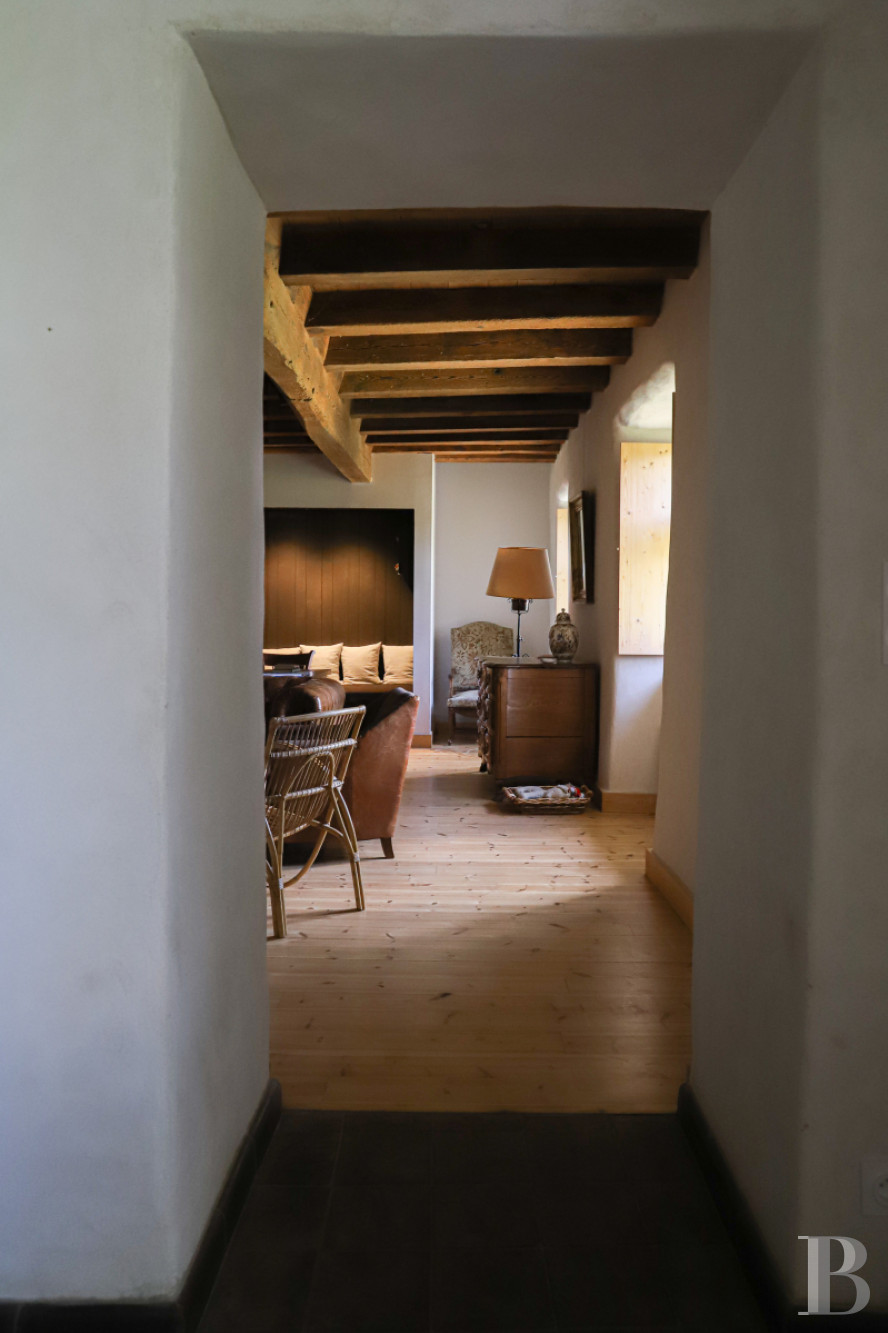 An old farm and dovecote in Lozère, at the entrance to the Aubrac plateau - photo  n°7